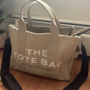 THE MEDIUM TOTE BAG BY MARC JACOBS!
